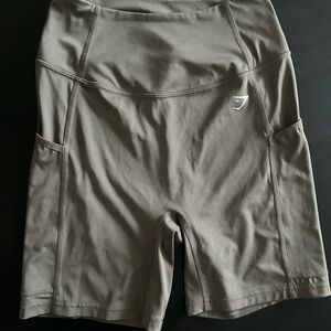 Gymshark NWOT Camo Brown Pocket Shorts—Women’s Small